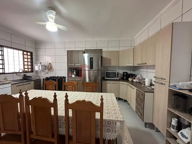 Imagem 13: Imperdível Casa À Venda em Umuarama-Pr, Parque Bandeirantes: 5 Quartos, 1 Suíte, 1 Sala, 2 Banheiros, 180,00M²