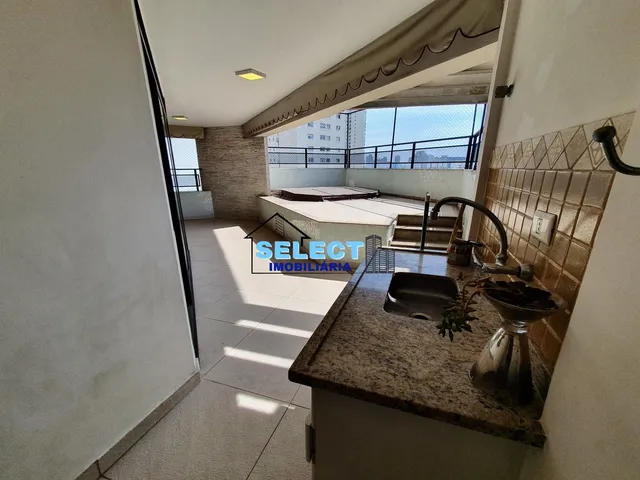 Imagem 10: Apartamento 04 Suítes 04 Vagas Varanda Gourmet Jacuzzi 05 Salas Dispensa Cozinha Planejada e Equipada