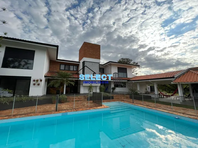 Imagem: Casa de Condomínio com 4 Quartos e 4 Banheiros