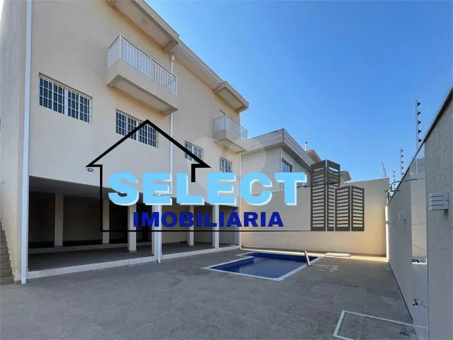 Imagem: Luxuosa Casa de Condomínio com 4 Quartos