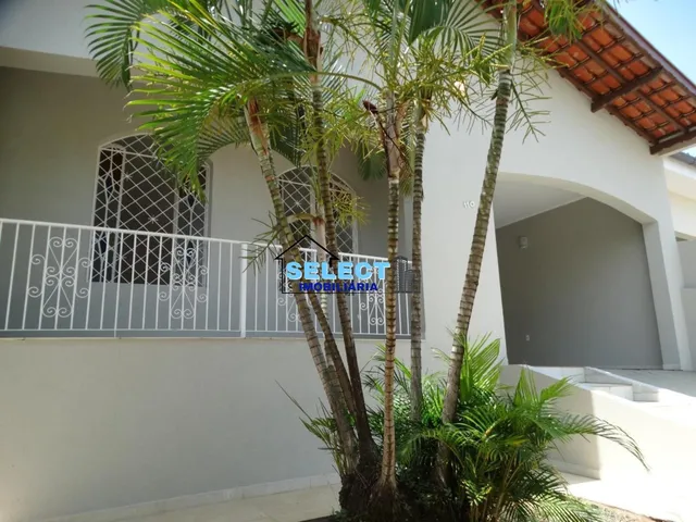 Imagem: Casa À Venda com 3 Quartos e Churrasquira