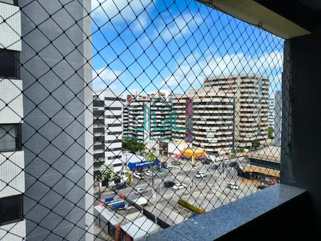 Imagem: Apartamento com 3 Quartos e Varanda À Venda
