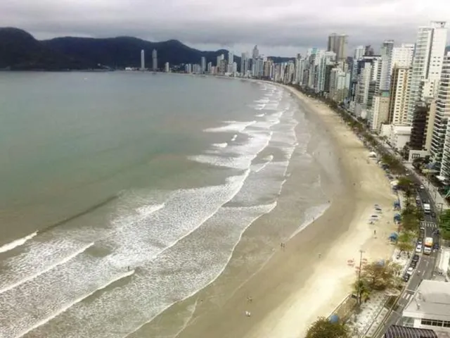 Imagem: Frente Mar em Predio com Piscina !!!