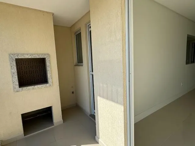 Imagem 15: Apartamento em Condominio com Lazer em Camboriú- Sacada com Churrasqueira