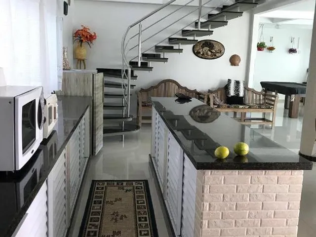 Imagem 9: Casa com Piscina na Praia do Estaleiro em Balneário Camboriú