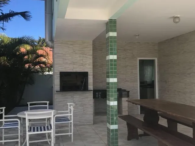 Imagem 4: Casa com Piscina na Praia do Estaleiro em Balneário Camboriú
