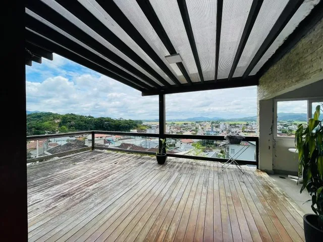 Imagem: Linda Casa com Vista Maravilhosa de Gaspar