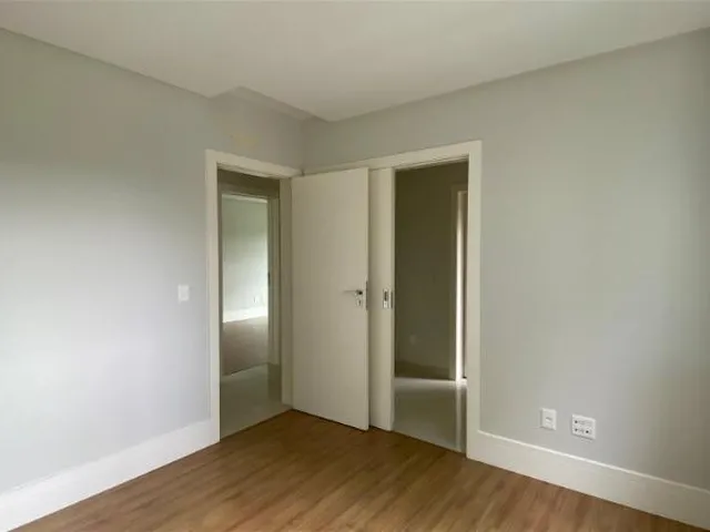 Imagem 10: Apartamento em Condomínio Alto Padrão na Praia Brava. Mobiliado