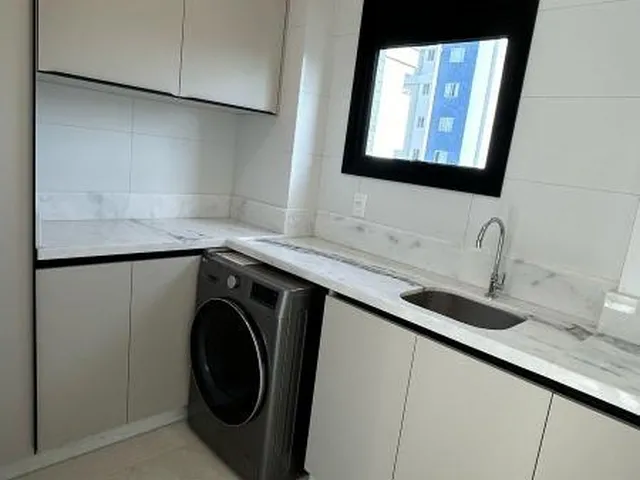 Imagem 11: Lindo Apartamento Altissimo Padrão em Prédio Frente Mar em Meia Praia