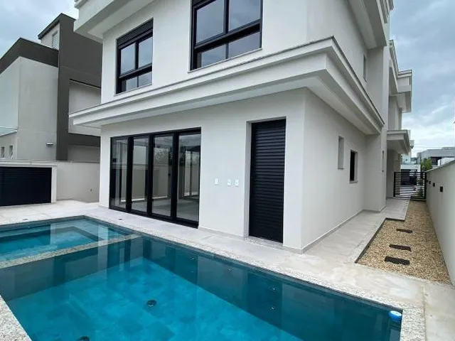 Imagem: Linda Casa com Piscina em Condomínio Fechado