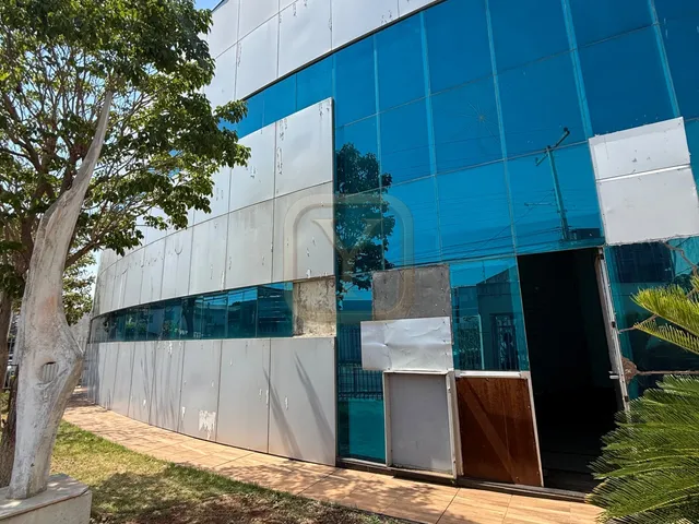 Imagem 3: Salão Comercial de Alto Padrão em Cuiabá-Mt, Bairro Alvorada: 20 Salas, 14 Banheiros, 25 Vagas de Garagem - 3.900M²!