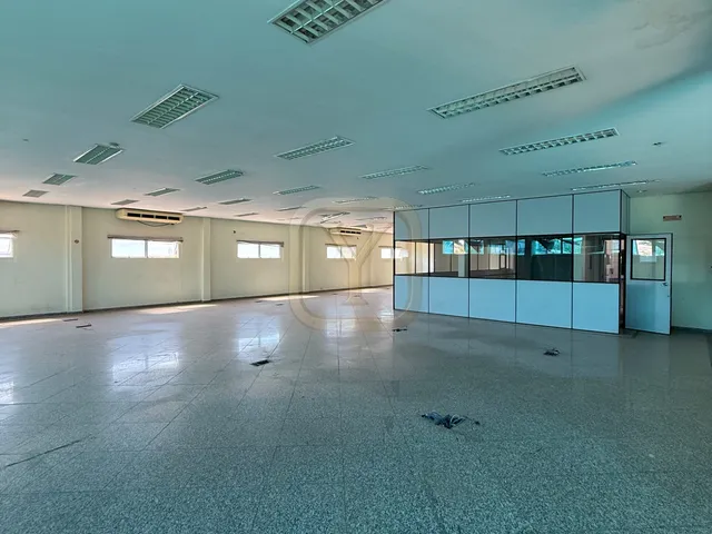 Imagem 9: Salão Comercial de Alto Padrão em Cuiabá-Mt, Bairro Alvorada: 20 Salas, 14 Banheiros, 25 Vagas de Garagem - 3.900M²!