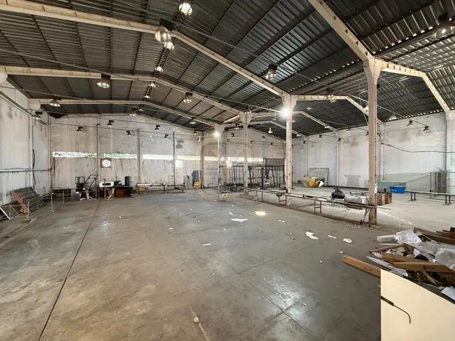 Imagem 5: Salão Comercial de Alto Padrão em Cuiabá-Mt, Bairro Alvorada: 20 Salas, 14 Banheiros, 25 Vagas de Garagem - 3.900M²!
