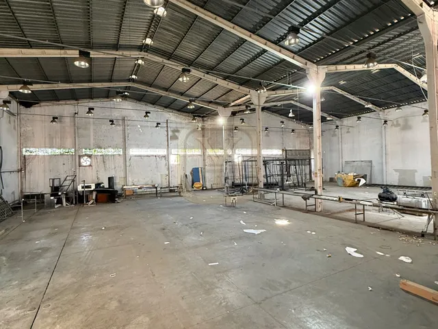 Imagem 10: Salão Comercial de Alto Padrão em Cuiabá-Mt, Bairro Alvorada: 20 Salas, 14 Banheiros, 25 Vagas de Garagem - 3.900M²!