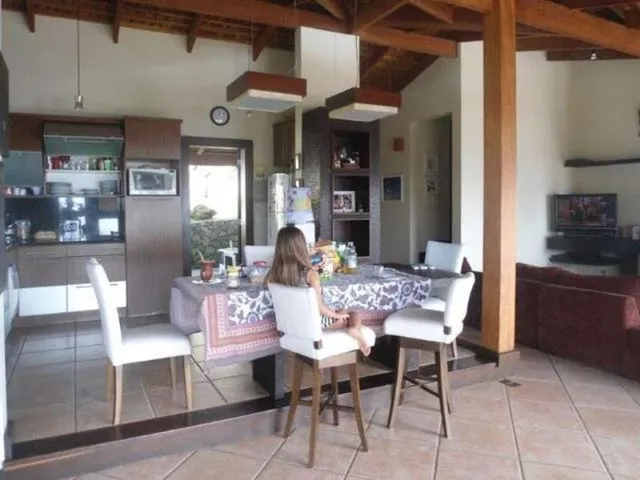 Imagem 16: Aluguel de Temporada em Garopaba Belíssima Casa em Meio À Mata, Piscina, Churrasqueira com Visual 360º Mar