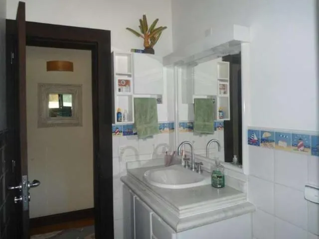 Imagem 4: Aluguel de Temporada em Garopaba Belíssima Casa em Meio À Mata, Piscina, Churrasqueira com Visual 360º Mar