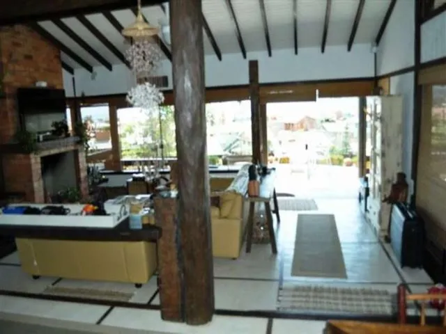 Imagem 2: Casa de Luxo em Condomínio: 5 Suítes, 3 Salas em Garopaba-Sc, Bairro Morrinhos - Aluguel Temporada!