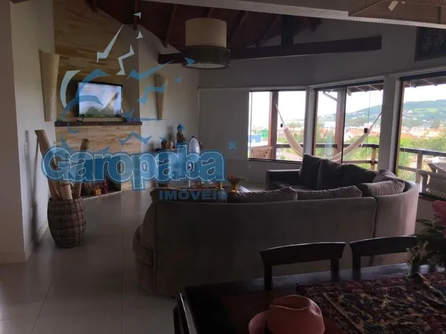 Imagem 5: Alugo por Temporada em Garopaba, Bela Casa com 4 Suítes de Casal Split, Piscina e Churrasqueiras
