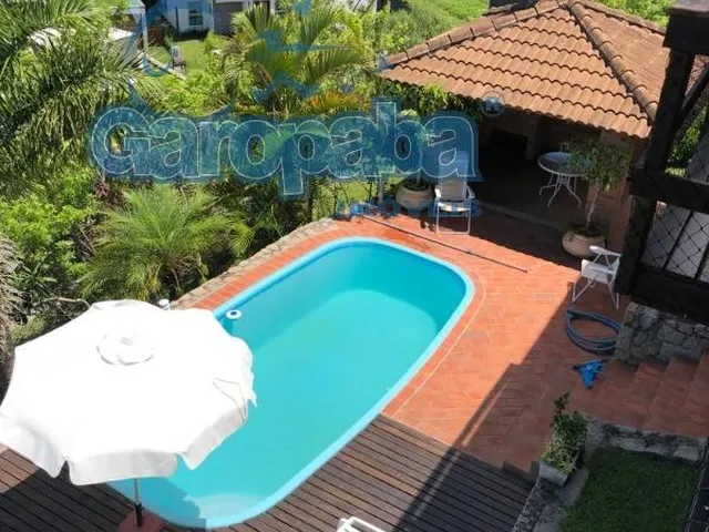 Imagem 8: Alugo por Temporada em Garopaba, Bela Casa com 4 Suítes de Casal Split, Piscina e Churrasqueiras