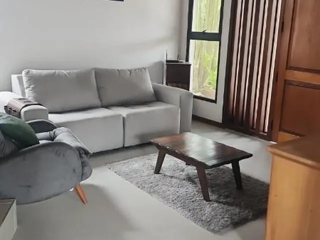 Imagem 16: Aluguel de Casa para Temporada no Centro de Garopaba-Sc: 4 Quartos, Piscina e 3 Vagas de Garagem!