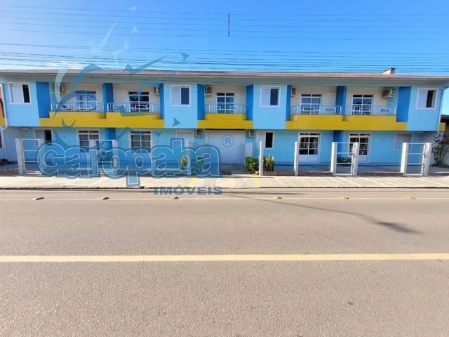 Imagem 2: Apartamento de 2 Quartos no Centro de Garopaba-Sc Piscina e Vaga de Garagem!