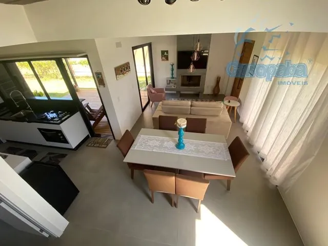 Imagem 3: Aluguel de Temporada em Garopaba-Sc: Casa Nova nos Morrinhos com 3 Quartos, 2 Suítes e 3 Vagas de Garagem