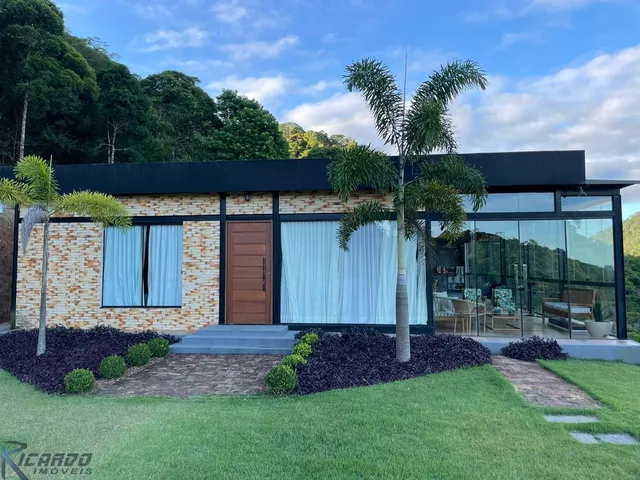 Imagem 2: Casa Exuberante À Venda em Buenos Aires, nas Montanhas de Guarapari, com Vista para o Mar
