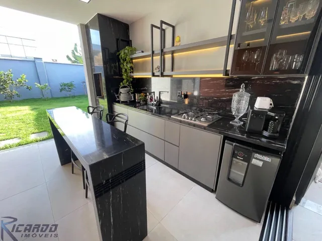 Imagem 13: Venha Se Encantar com Esta Maravilhosa Casa Linear À Venda no Prestigiado Condomínio Alphaville Jacuhy, em Serra - Es
