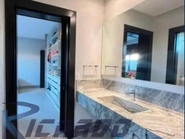 Imagem 2: Venha Se Encantar com Esta Maravilhosa Casa Linear À Venda no Prestigiado Condomínio Alphaville Jacuhy, em Serra - Es