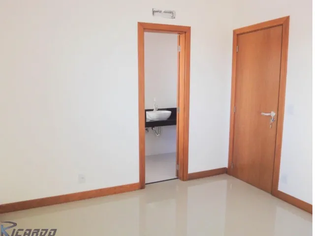 Imagem 3: Apartamento de 4 Suítes À Venda, Frente Mar da Praia de Bacutia, Enseada Azul, Guarapari - Es