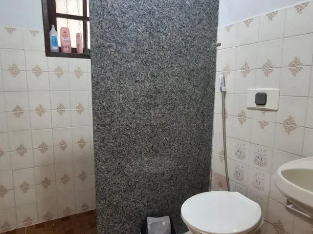 Imagem 3: Imperdível Oportunidade: Casa À Venda em Guarapari-Es, no Bairro Meaípe, com 09 Quartos, 4 Suítes e 240M² de Área!