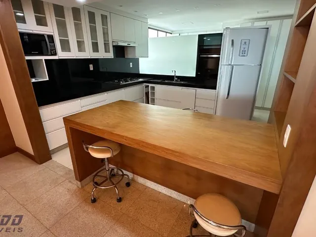 Imagem 3: Apartamento À Venda de Frente para o Mar da Praia do Morro, Composto de 3 Quartos, Área de Lazer e Acabamento Premium
