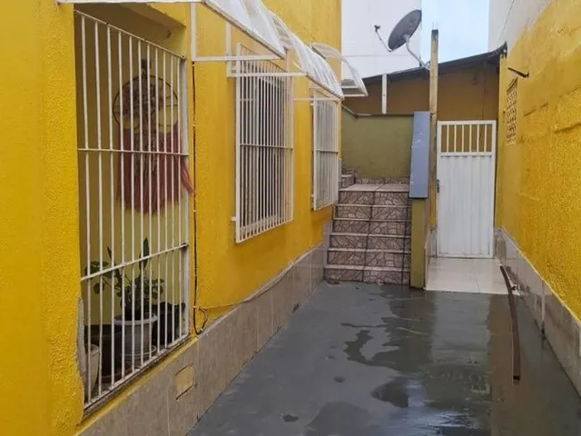 Imagem 2: Imperdível Casa À Venda em Guarapari-Es, Bairro Meaípe: 5 Quartos, 2 Suítes, 3 Salas, 5 Banheiros, 252M² de Área