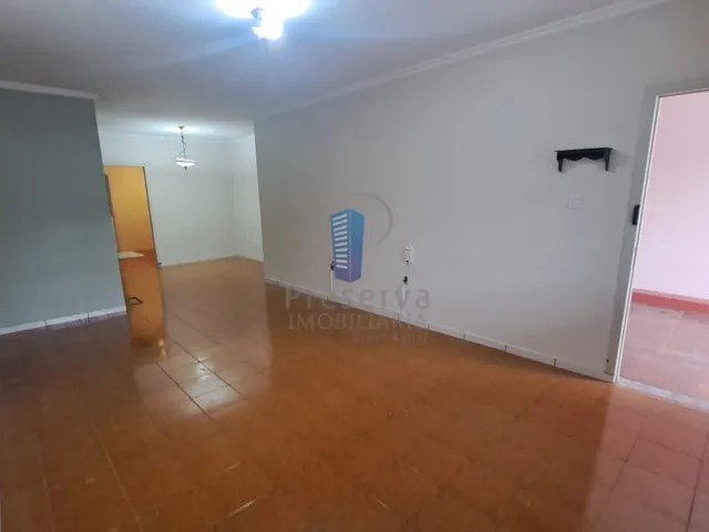 Imagem 2: Casa Ampla com 3 Dormitórios, 2 Suítes e Salão de Festas no Dom Bosco