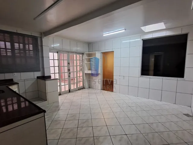 Imagem 3: Casa Ampla com 3 Dormitórios, 2 Suítes e Salão de Festas no Dom Bosco