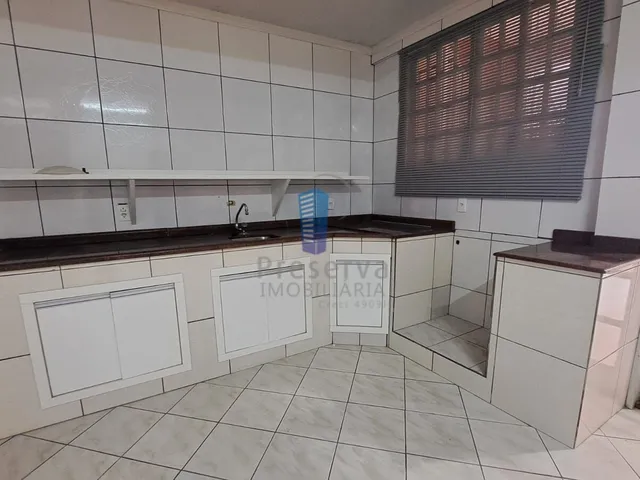 Imagem 8: Casa Ampla com 3 Dormitórios, 2 Suítes e Salão de Festas no Dom Bosco