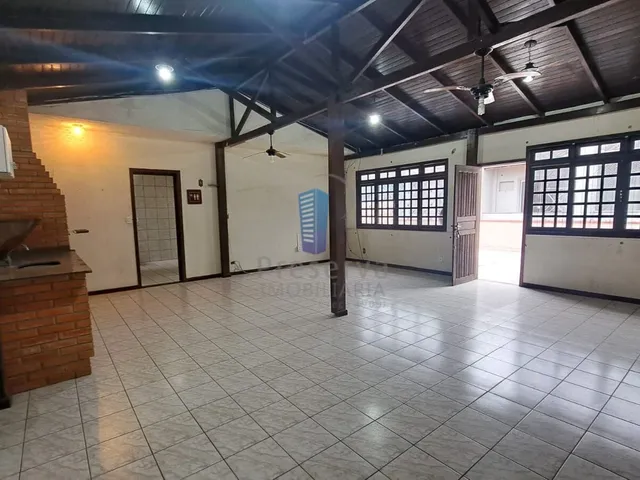 Imagem 12: Casa Ampla com 3 Dormitórios, 2 Suítes e Salão de Festas no Dom Bosco