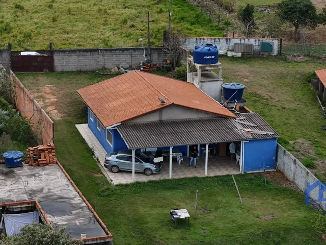Imagem: Chácara com 5 Quartos e 4 Banheiros À