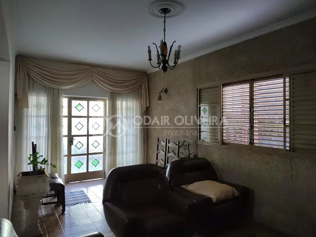 Imagem 5: Casa a Venda com 2 Suítes e Garagem Coberta no Centro, Passos - Mg