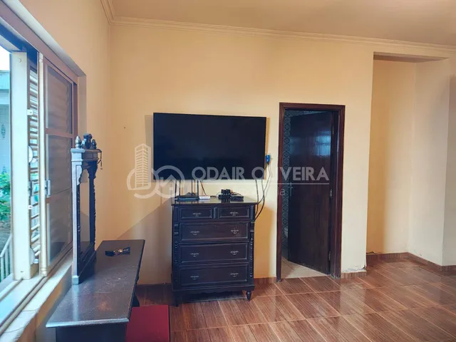 Imagem 6: Casa a Venda com 2 Suítes e Garagem Coberta no Centro, Passos - Mg