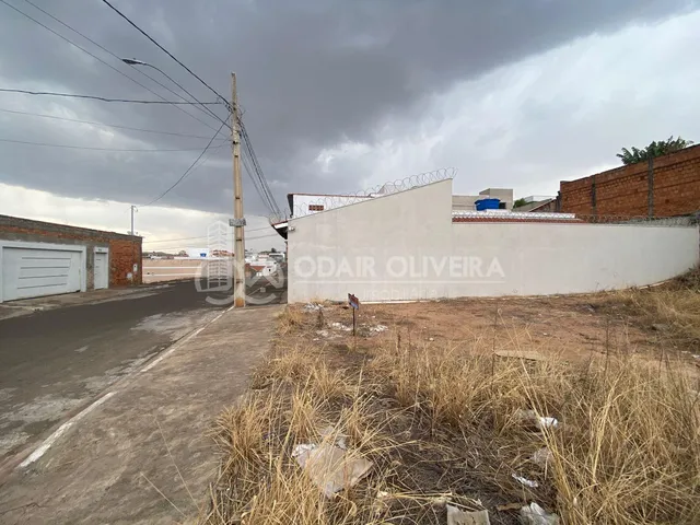 Imagem 3: Lote de 200M a Venda no Bairro Parque Aroeiras - Passos - Mg