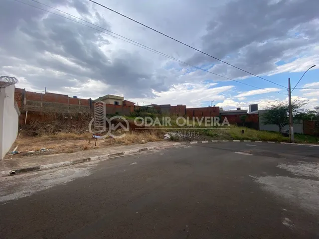 Imagem 2: Lote de 200M a Venda no Bairro Parque Aroeiras - Passos - Mg