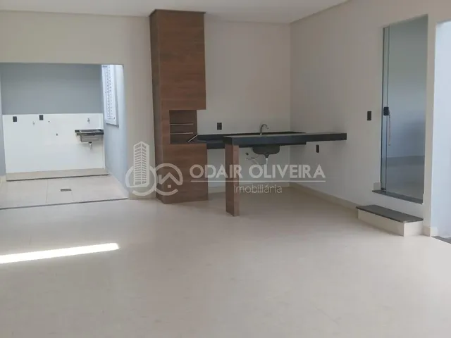 Imagem 2: Casa a Venda com 3 Dormitorios no Parque das Aroeiras - Passos - Mg