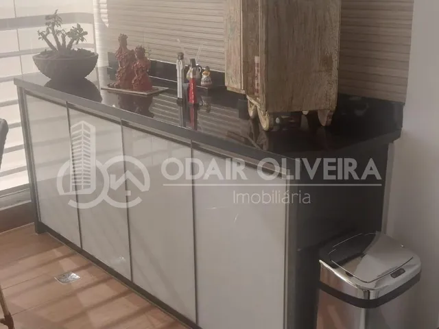 Imagem 6: Apartamento no Centro com Armários Embutidos, Dois Quartos e Uma Suíte