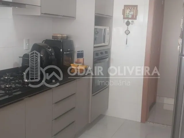 Imagem 7: Apartamento no Centro com Armários Embutidos, Dois Quartos e Uma Suíte