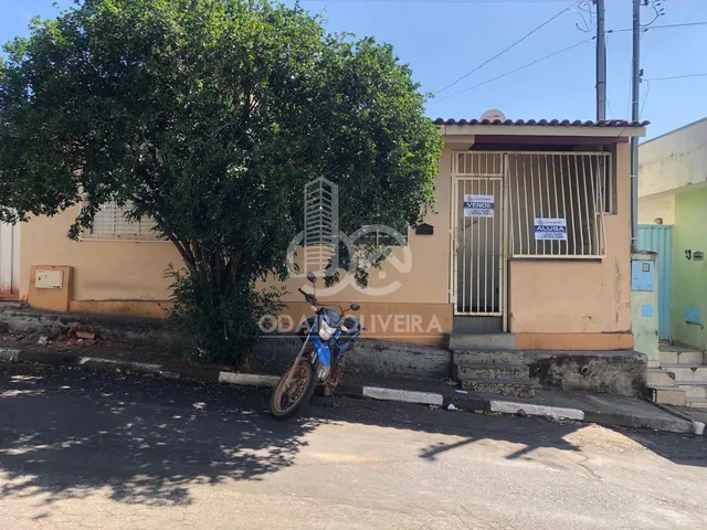 Imagem: Casas, Sendo de 3 e 2 Dormitórios À Venda