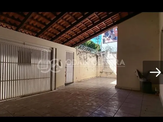 Imagem: Casa a Venda com 4 Dormitorios, Garagem