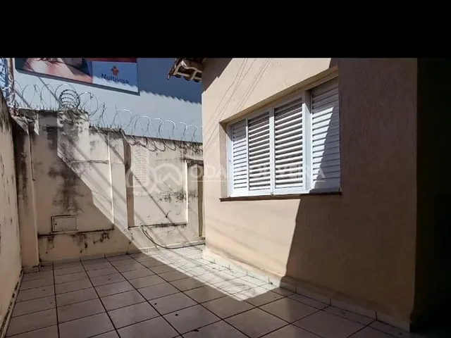 Imagem 2: Casa a Venda com 4 Dormitorios, Garagem para 2 Veiculos no Centro, Passos - Mg