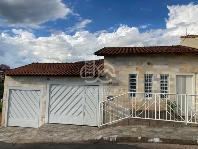 Imagem: Casa com Salão, Suíte e Piscina À Venda