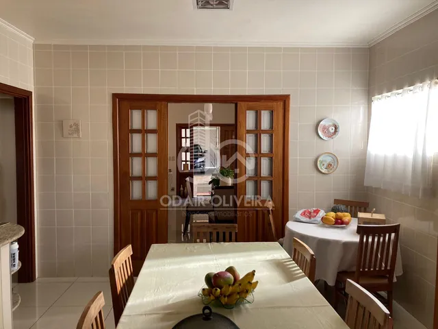 Imagem 3: Casa com Salão, Suíte e Piscina À Venda, Muarama, Passos - Mg